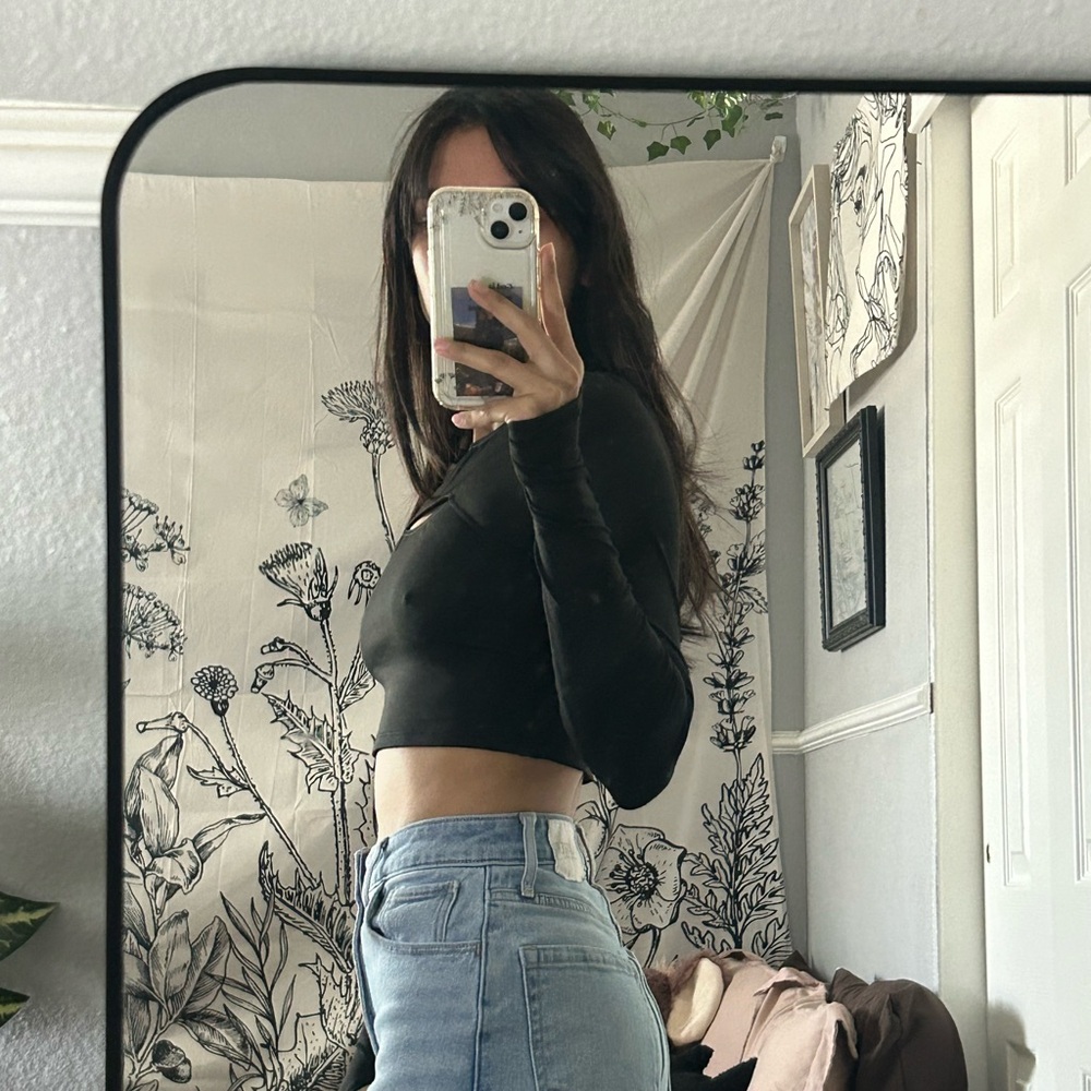 Black Long Sleeve Crop Top